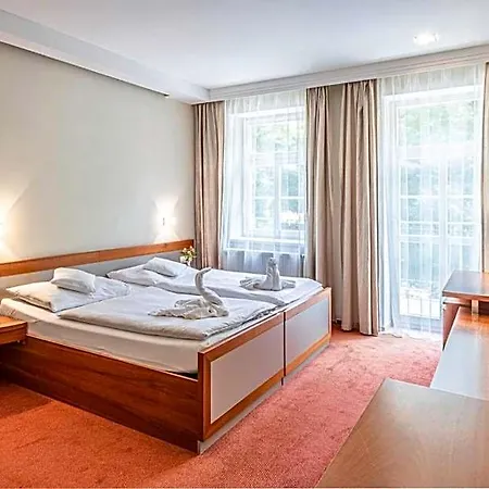 Reza Hotel