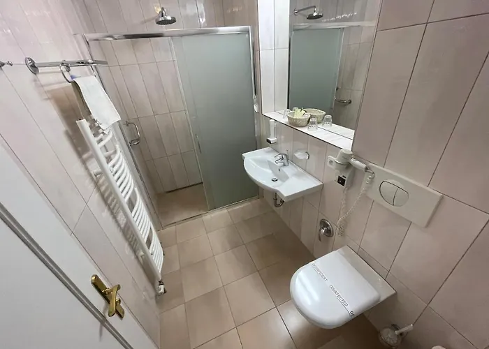 Reza Hotel 4*